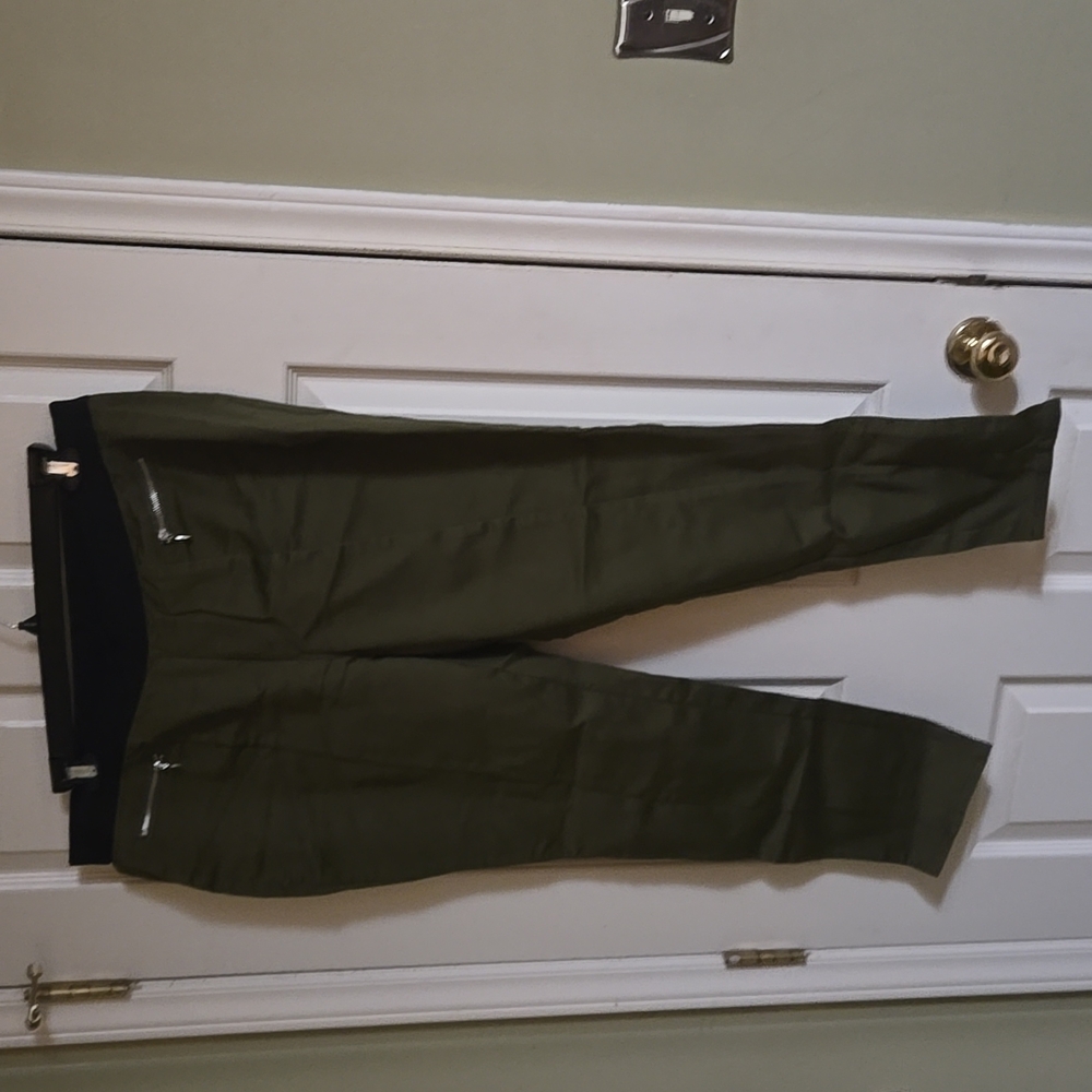 Pair of GUC olive green slim fit pants. Size 2X